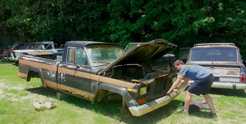Illustration for article titled How I've Been Saving Money On My 1979 Jeep Cherokee Golden Eagle Project